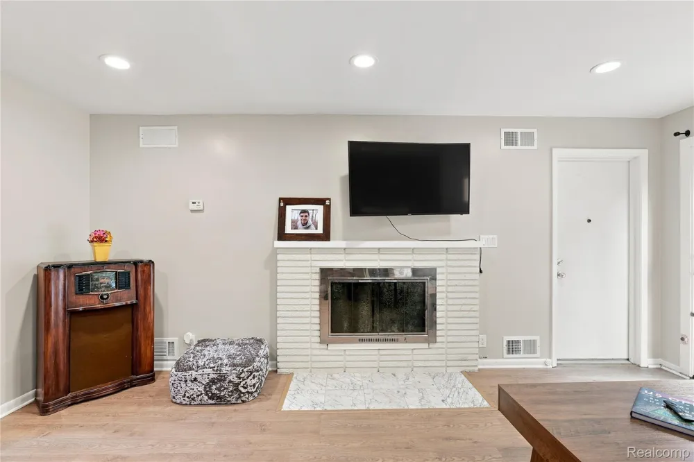 5523 Crabtree Road Bloomfield Hills City, MI 48301