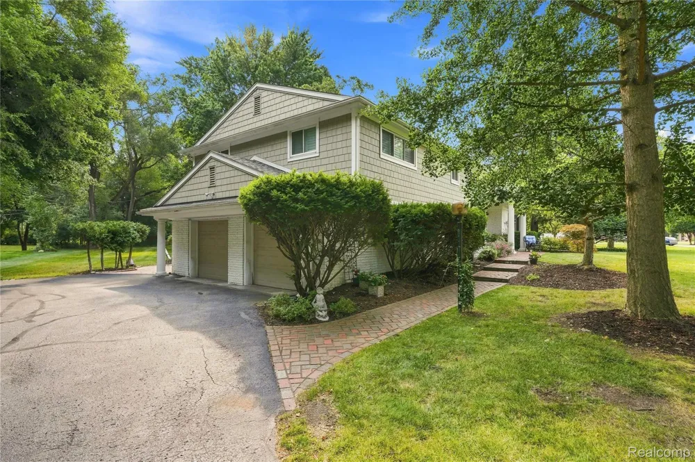 5523 Crabtree Road Bloomfield Hills City, MI 48301