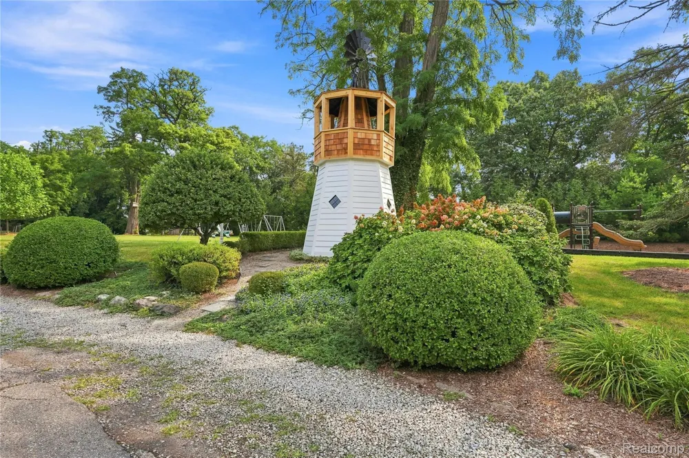 5523 Crabtree Road Bloomfield Hills City, MI 48301