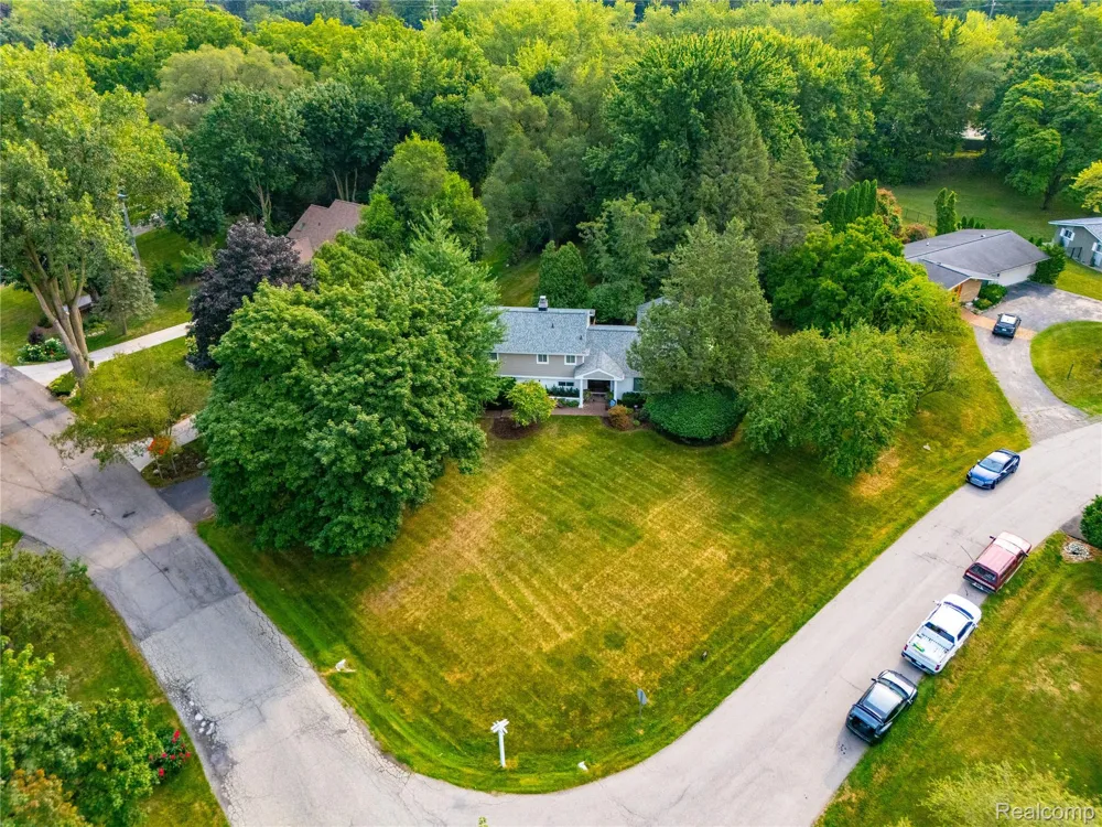 5523 Crabtree Road Bloomfield Hills City, MI 48301