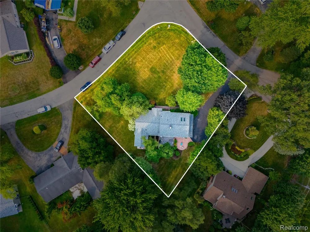 5523 Crabtree Road Bloomfield Hills City, MI 48301