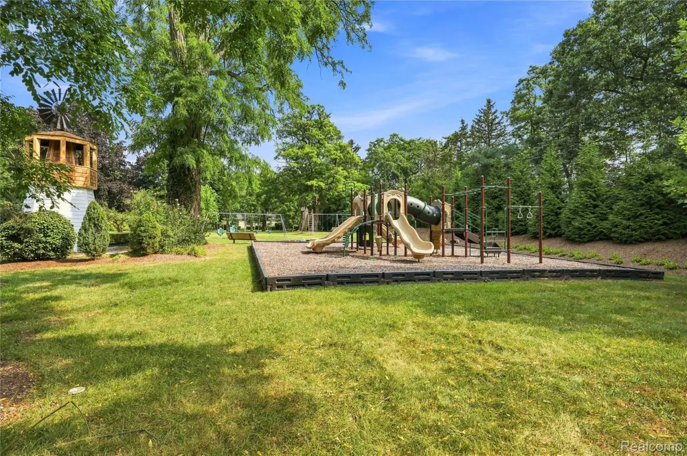5523 Crabtree Road Bloomfield Hills City, MI 48301
