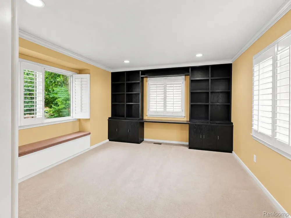5523 Crabtree Road Bloomfield Hills City, MI 48301