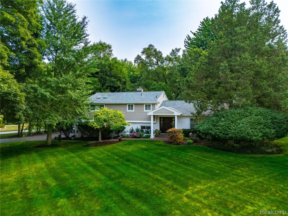 5523 Crabtree Road Bloomfield Hills City, MI 48301