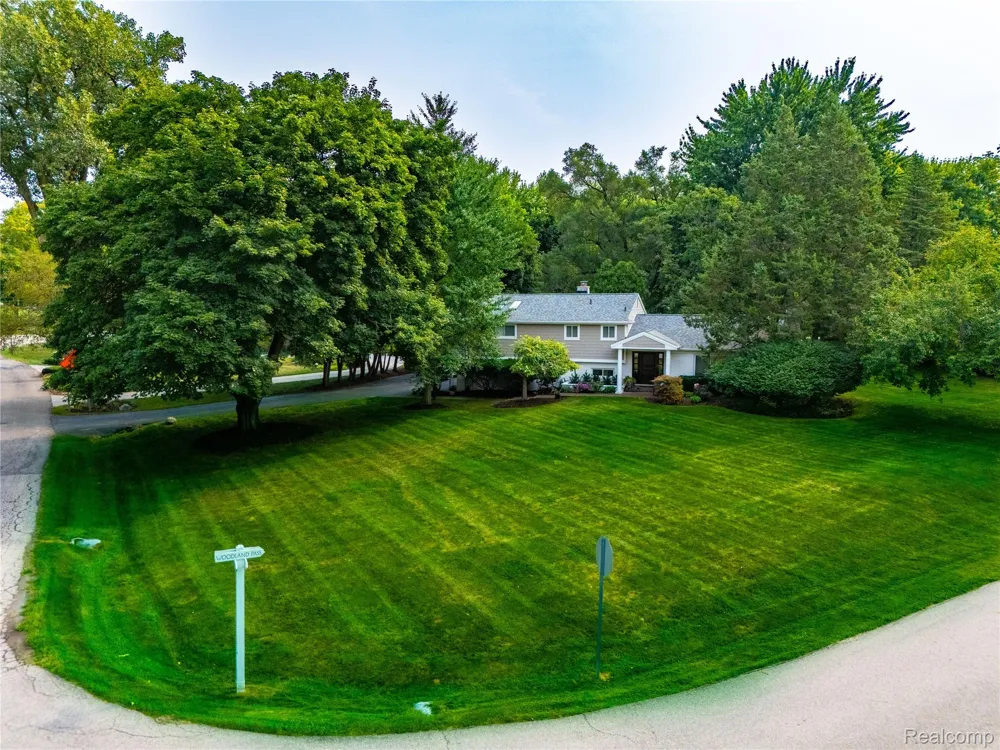 5523 Crabtree Road Bloomfield Hills City, MI 48301