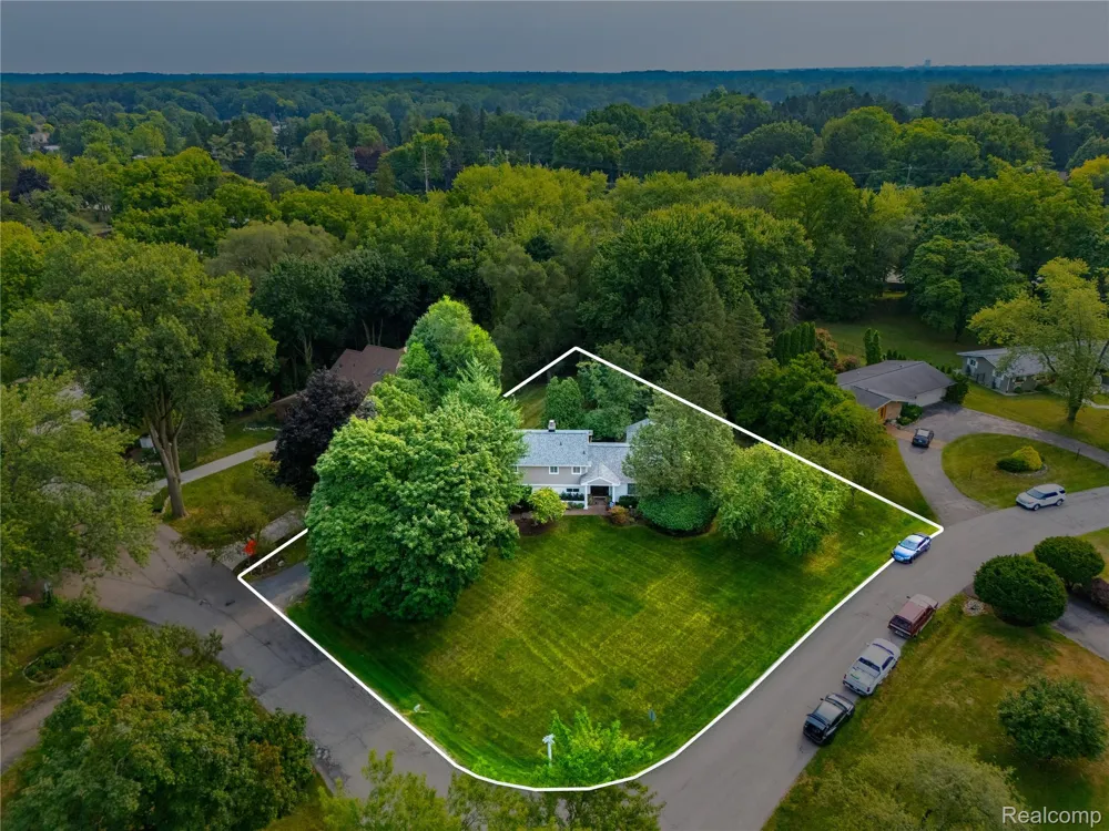 5523 Crabtree Road Bloomfield Hills City, MI 48301