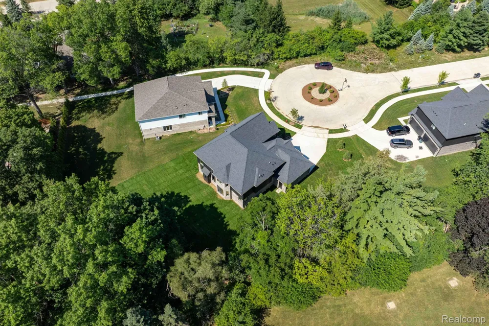 913 Kimberly Court Troy City, MI 48098