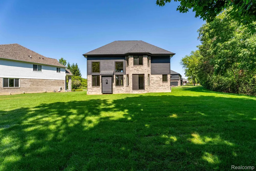 913 Kimberly Court Troy City, MI 48098