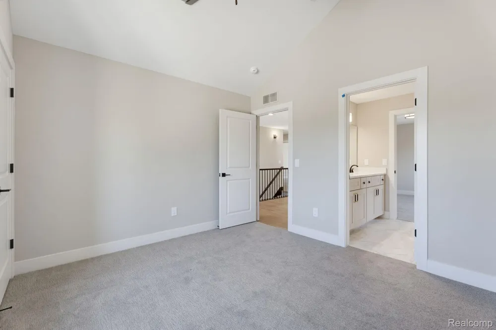 913 Kimberly Court Troy City, MI 48098