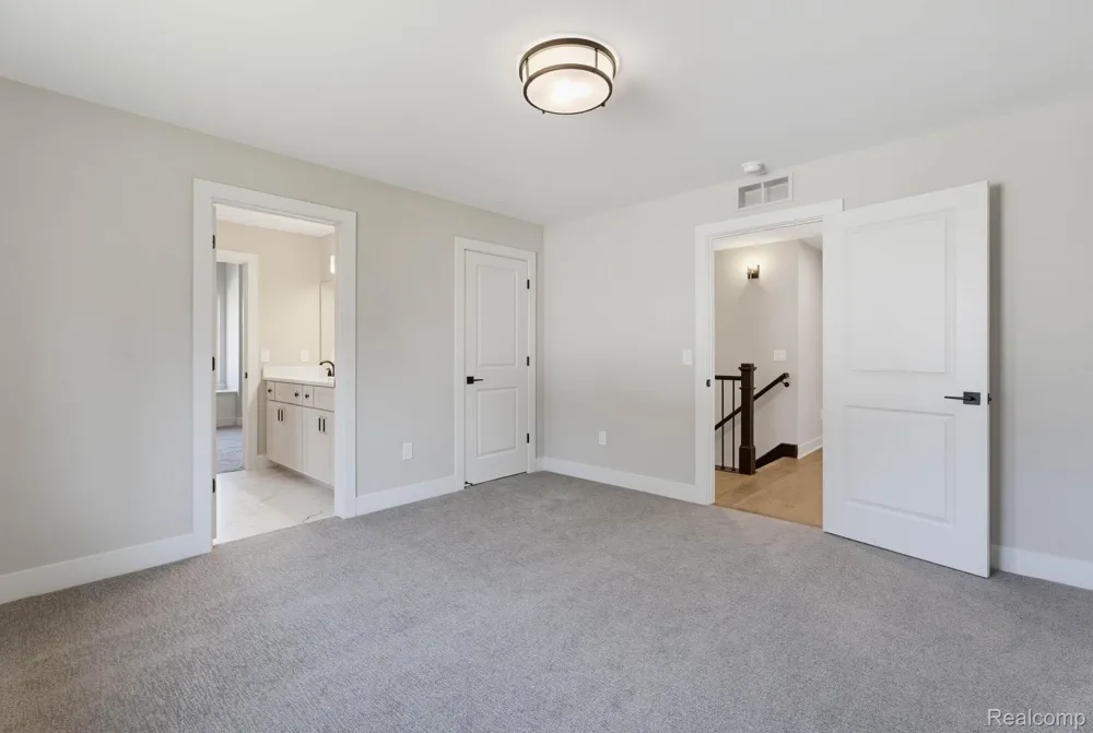 913 Kimberly Court Troy City, MI 48098