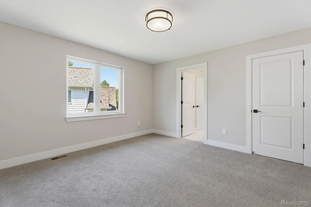 913 Kimberly Court Troy City, MI 48098