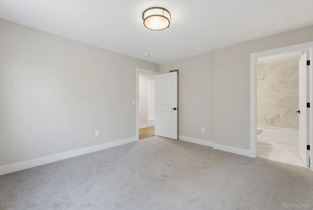 913 Kimberly Court Troy City, MI 48098