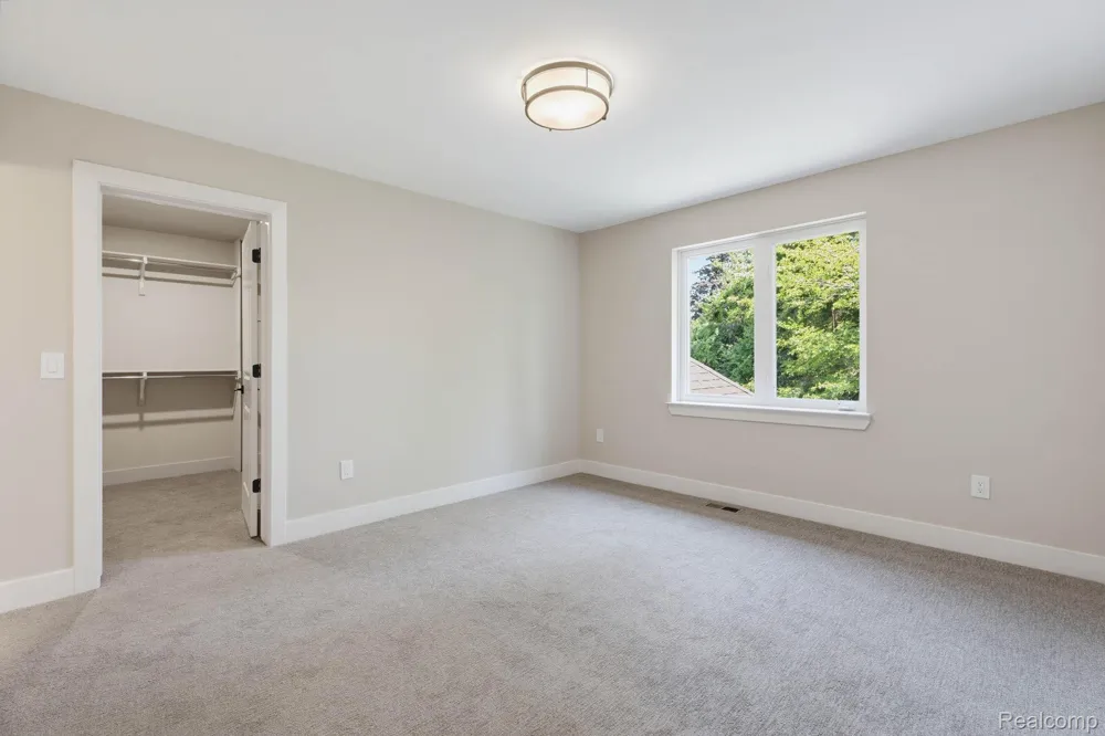 913 Kimberly Court Troy City, MI 48098