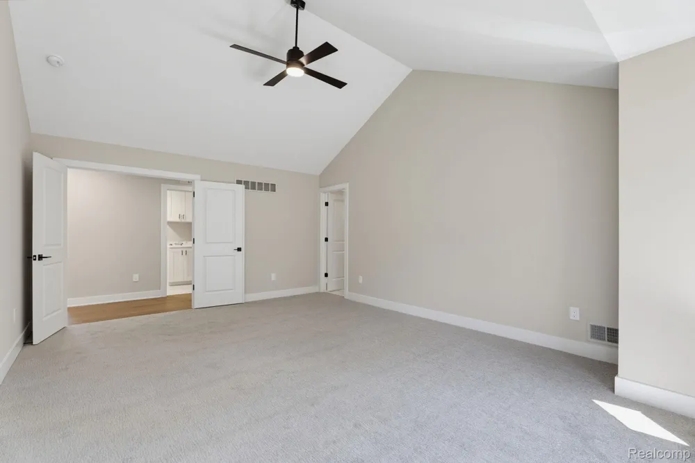 913 Kimberly Court Troy City, MI 48098
