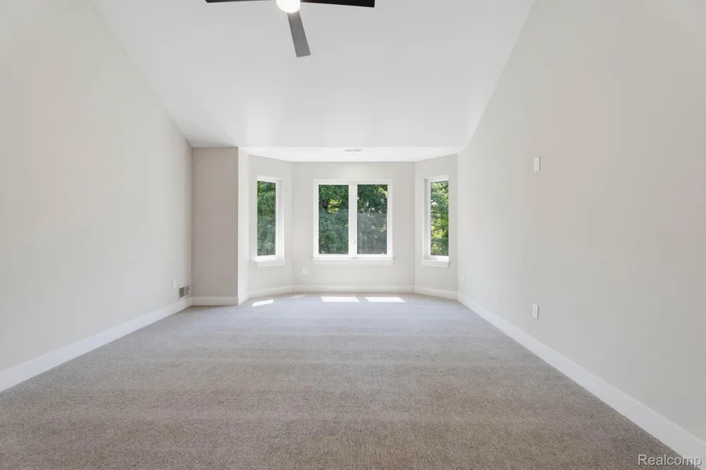 913 Kimberly Court Troy City, MI 48098