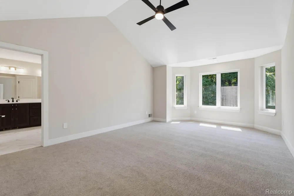 913 Kimberly Court Troy City, MI 48098