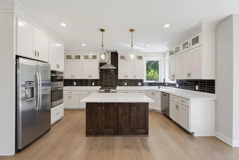 913 Kimberly Court Troy City, MI 48098
