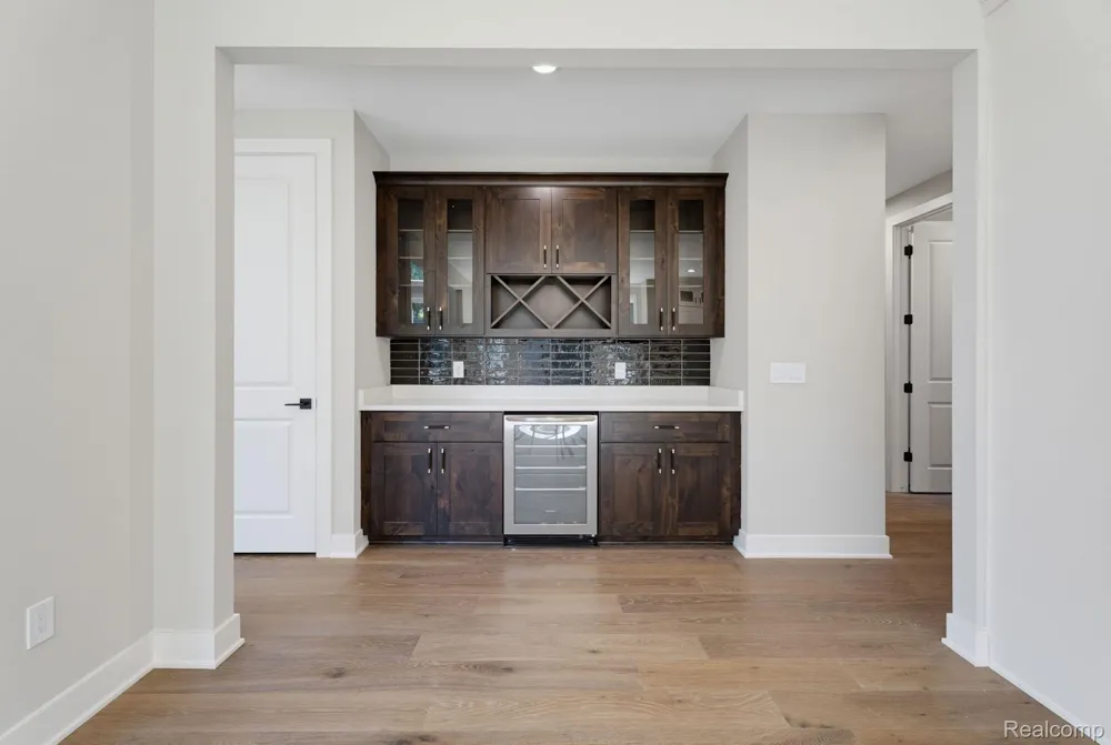 913 Kimberly Court Troy City, MI 48098