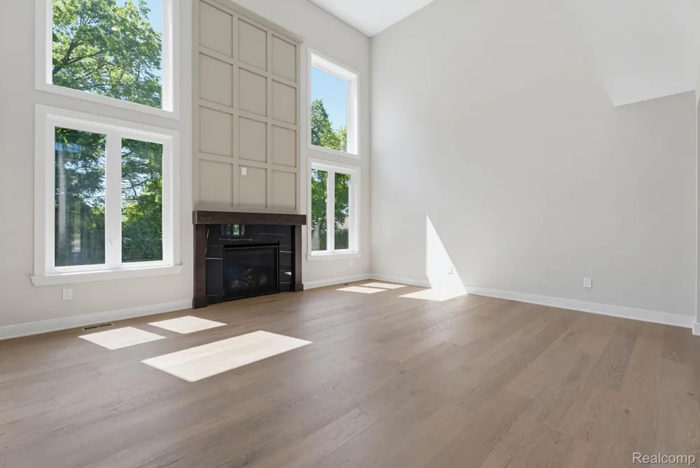 913 Kimberly Court Troy City, MI 48098