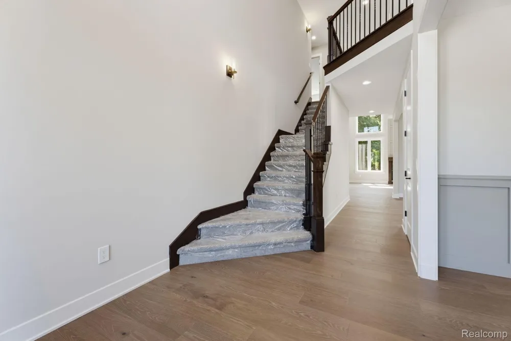 913 Kimberly Court Troy City, MI 48098