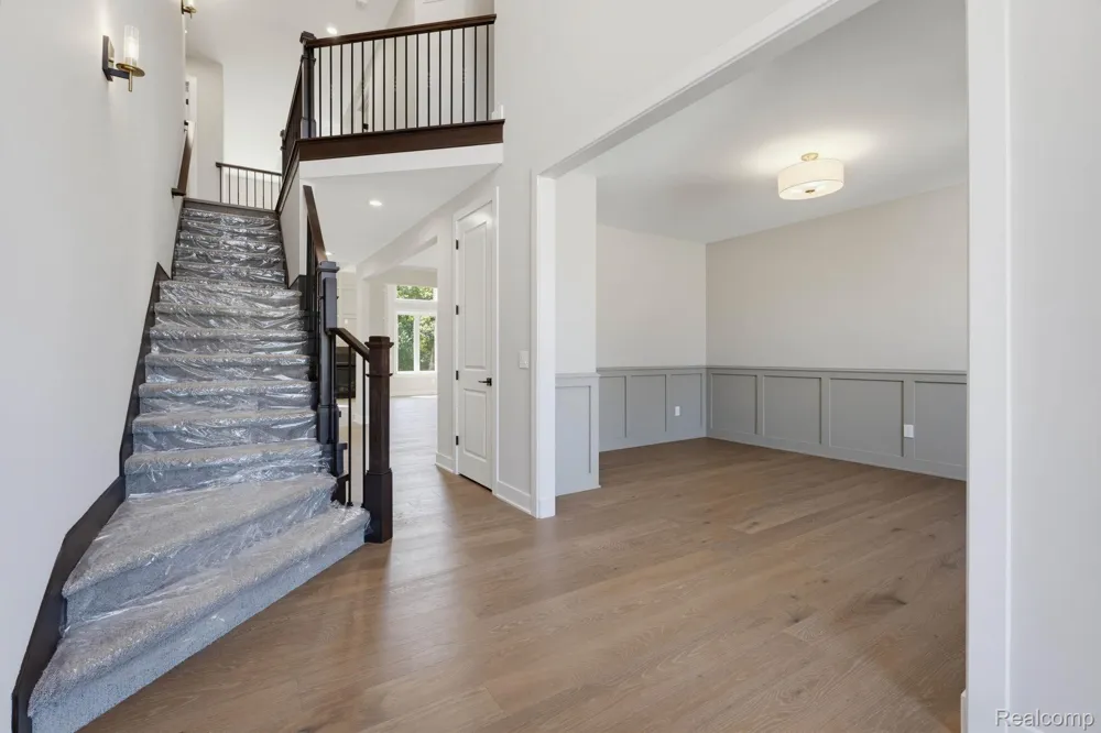 913 Kimberly Court Troy City, MI 48098