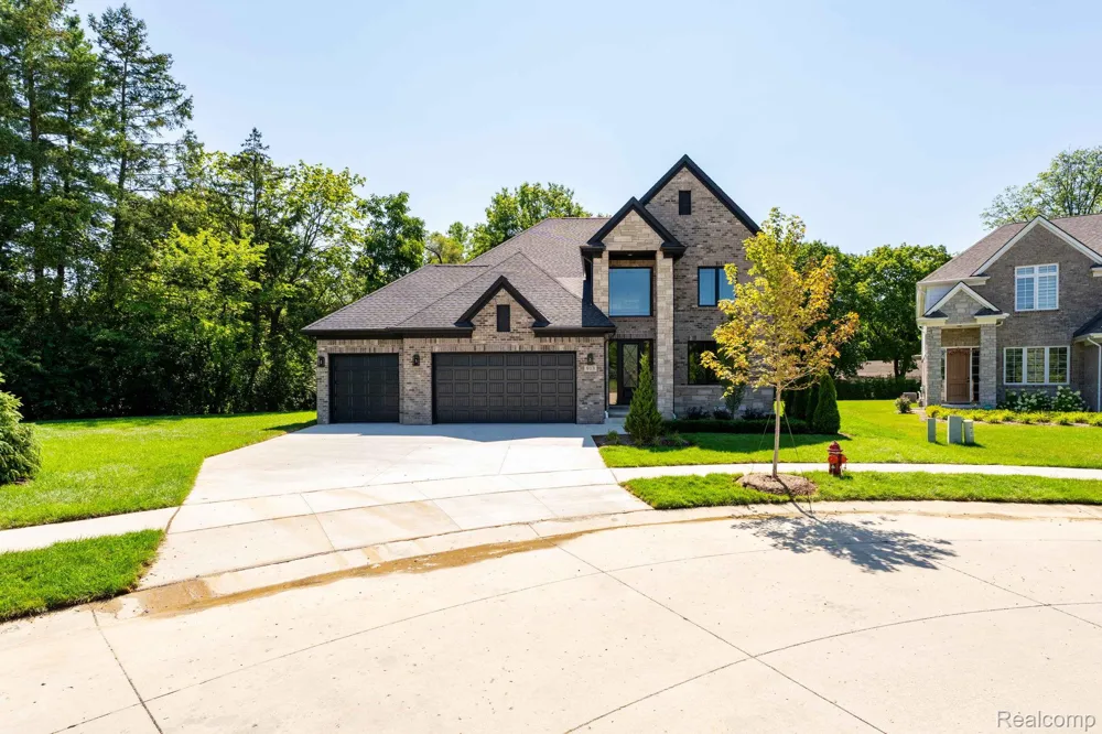 913 Kimberly Court Troy City, MI 48098