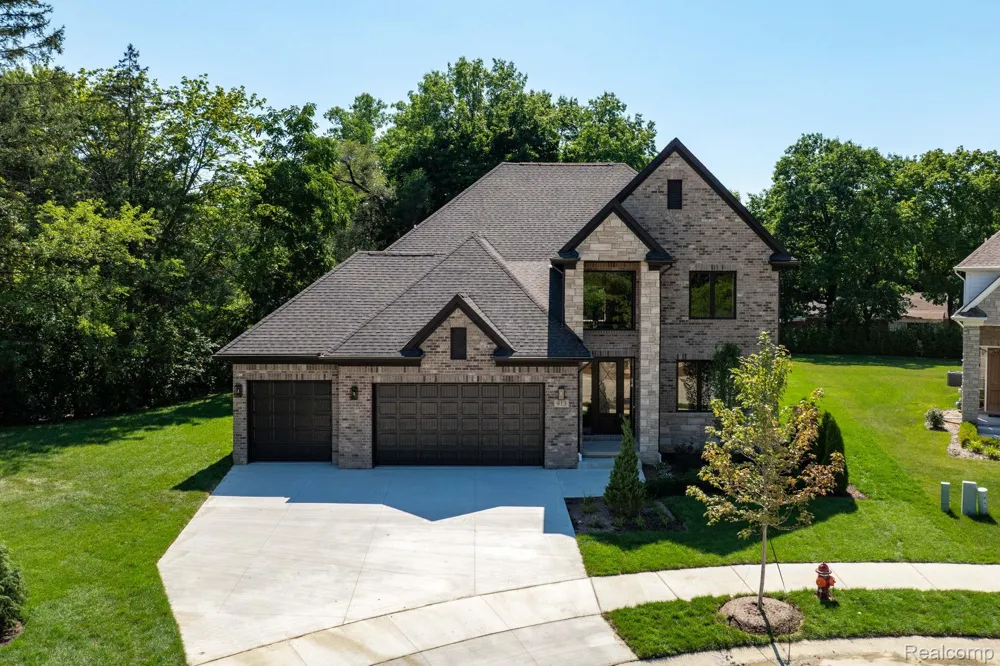 913 Kimberly Court Troy City, MI 48098