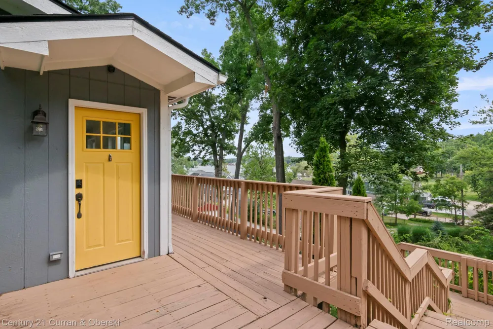 10492 Lake Shore Drive Tyrone Township, MI 48430