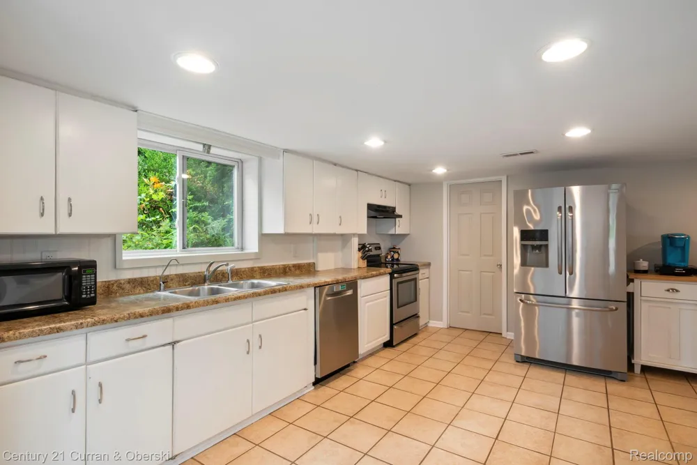 10492 Lake Shore Drive Tyrone Township, MI 48430