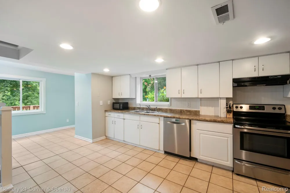 10492 Lake Shore Drive Tyrone Township, MI 48430