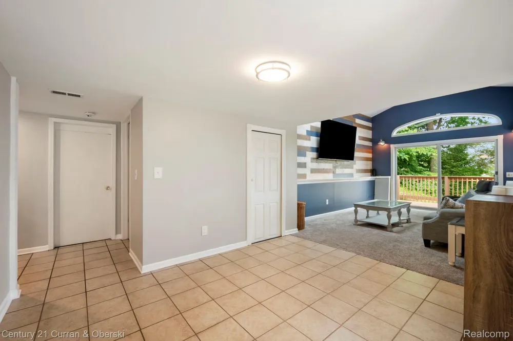 10492 Lake Shore Drive Tyrone Township, MI 48430
