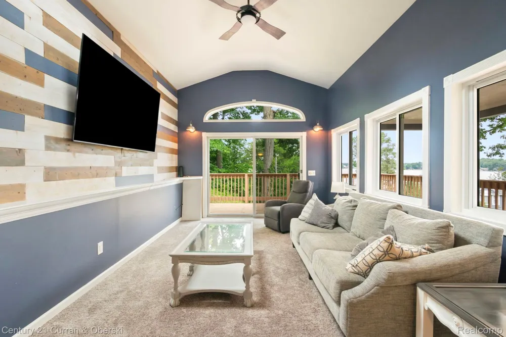 10492 Lake Shore Drive Tyrone Township, MI 48430