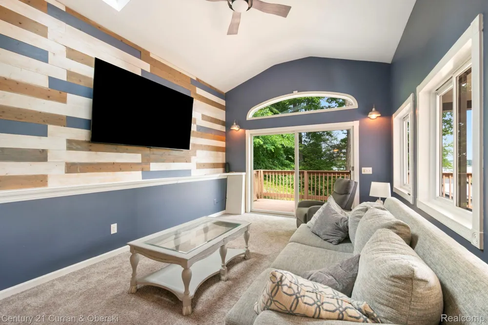10492 Lake Shore Drive Tyrone Township, MI 48430
