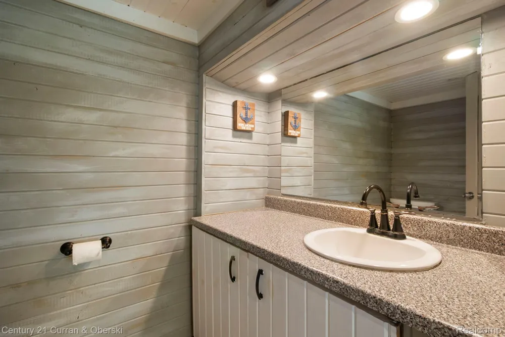 10492 Lake Shore Drive Tyrone Township, MI 48430