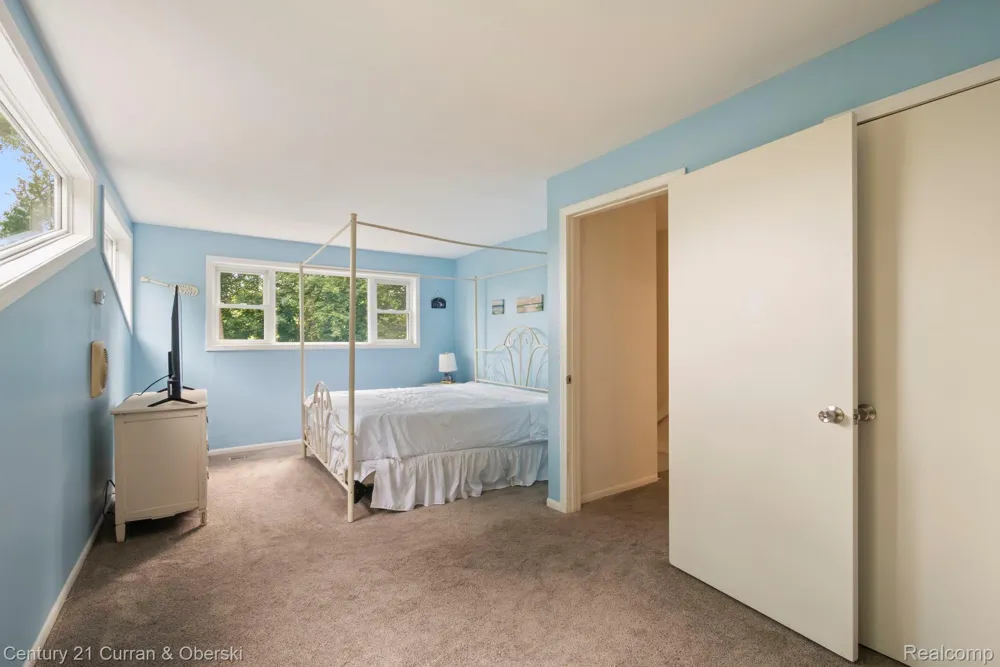 10492 Lake Shore Drive Tyrone Township, MI 48430
