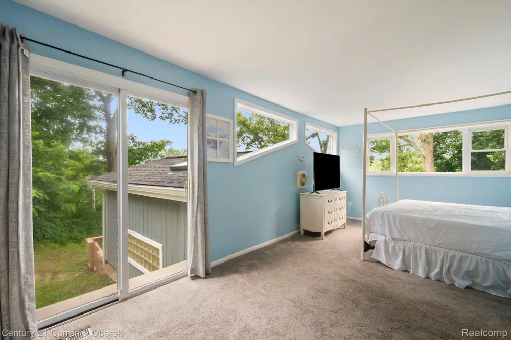 10492 Lake Shore Drive Tyrone Township, MI 48430