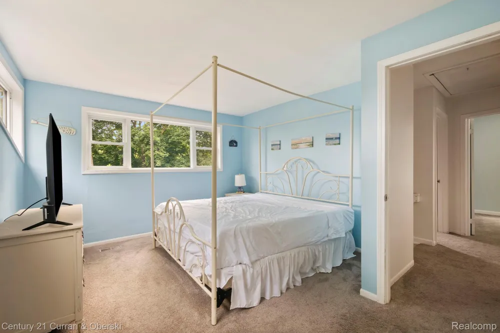 10492 Lake Shore Drive Tyrone Township, MI 48430