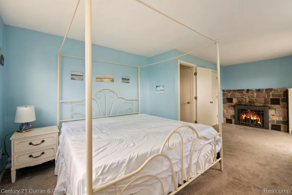 10492 Lake Shore Drive Tyrone Township, MI 48430