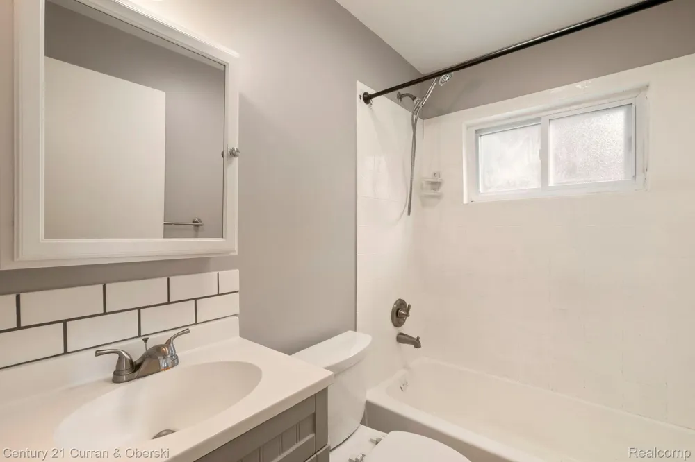10492 Lake Shore Drive Tyrone Township, MI 48430