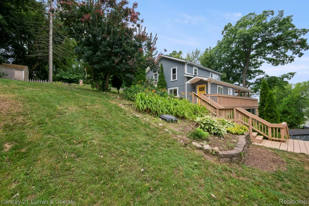 10492 Lake Shore Drive Tyrone Township, MI 48430