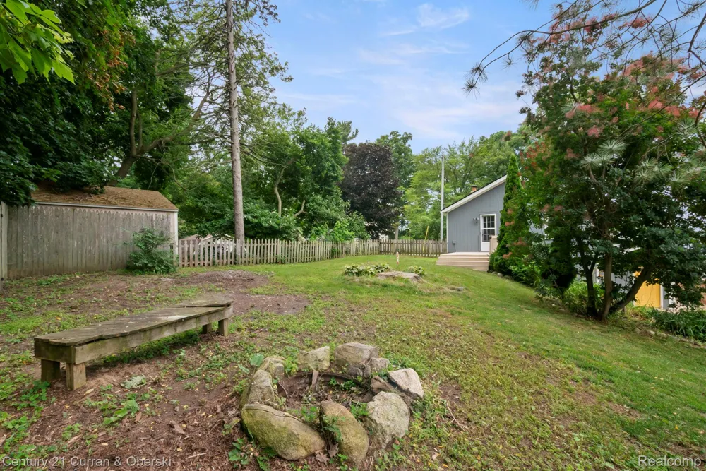 10492 Lake Shore Drive Tyrone Township, MI 48430