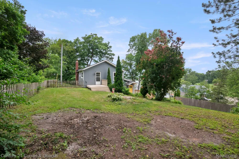 10492 Lake Shore Drive Tyrone Township, MI 48430