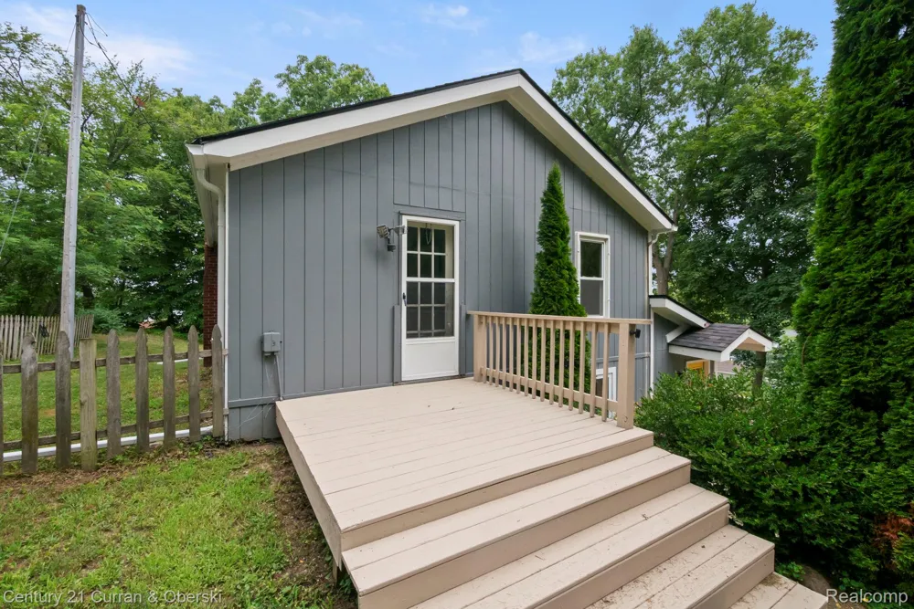 10492 Lake Shore Drive Tyrone Township, MI 48430