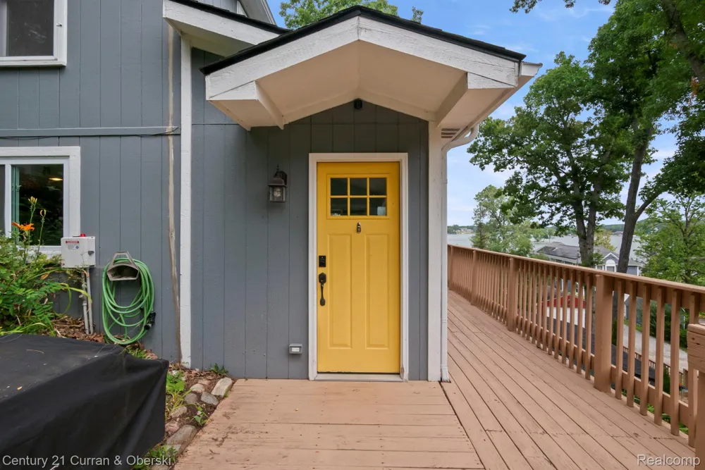 10492 Lake Shore Drive Tyrone Township, MI 48430