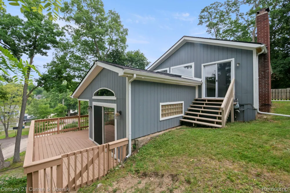 10492 Lake Shore Drive Tyrone Township, MI 48430
