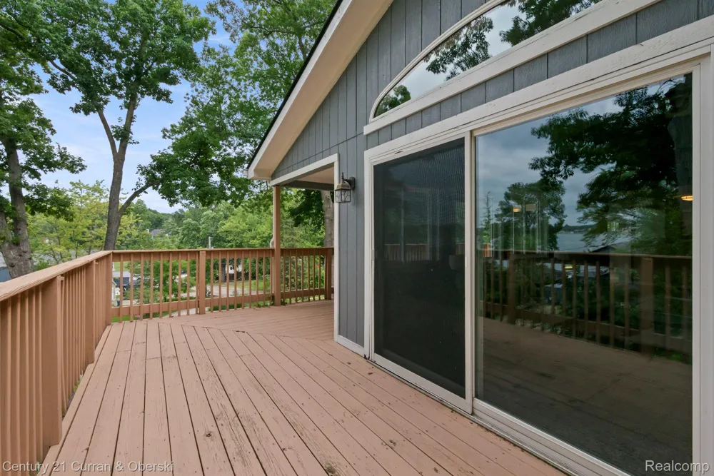 10492 Lake Shore Drive Tyrone Township, MI 48430