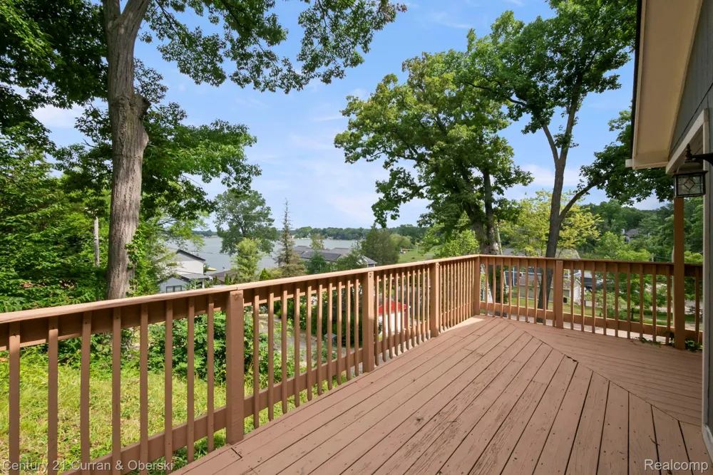 10492 Lake Shore Drive Tyrone Township, MI 48430