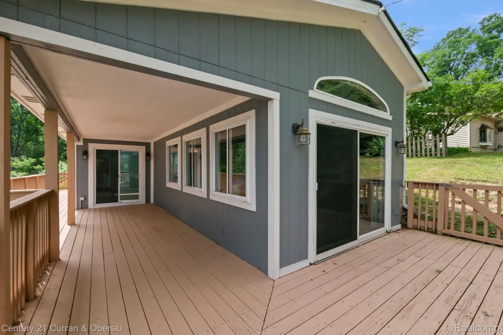 10492 Lake Shore Drive Tyrone Township, MI 48430