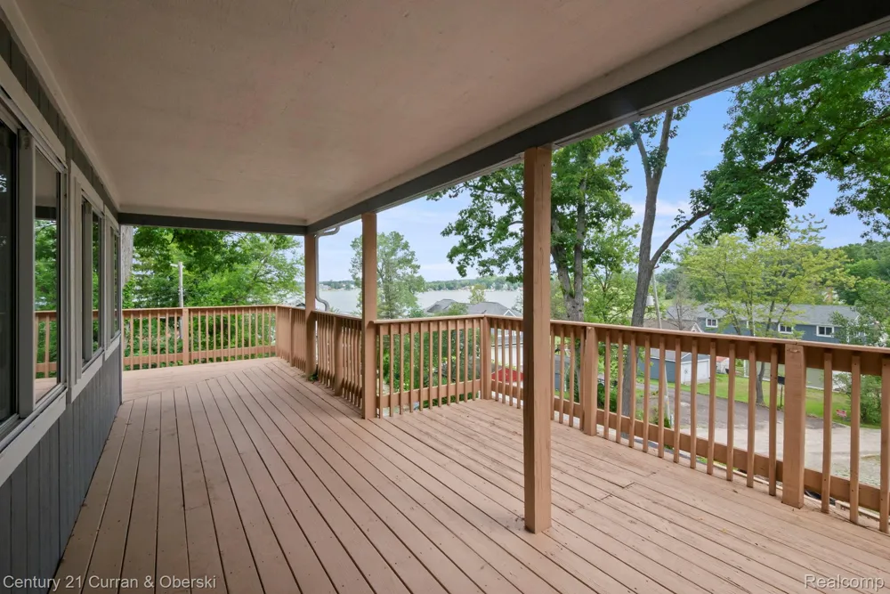 10492 Lake Shore Drive Tyrone Township, MI 48430