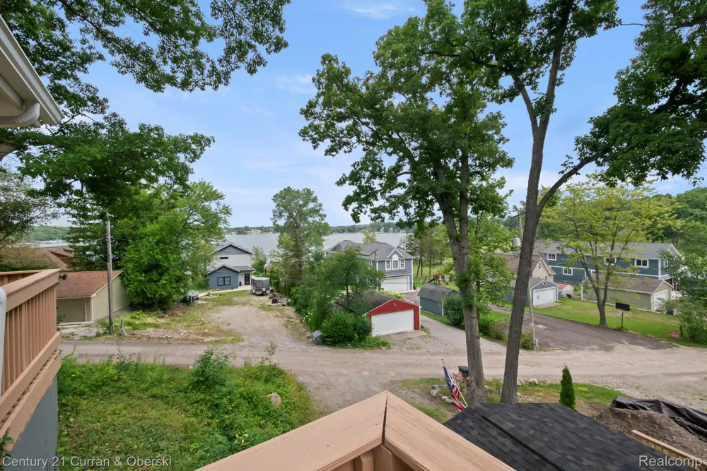 10492 Lake Shore Drive Tyrone Township, MI 48430